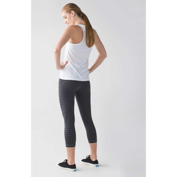 Lululemon Wunder Under Crop II (Textured Stripe Slate Deep Coal) - Picture 9 of 9